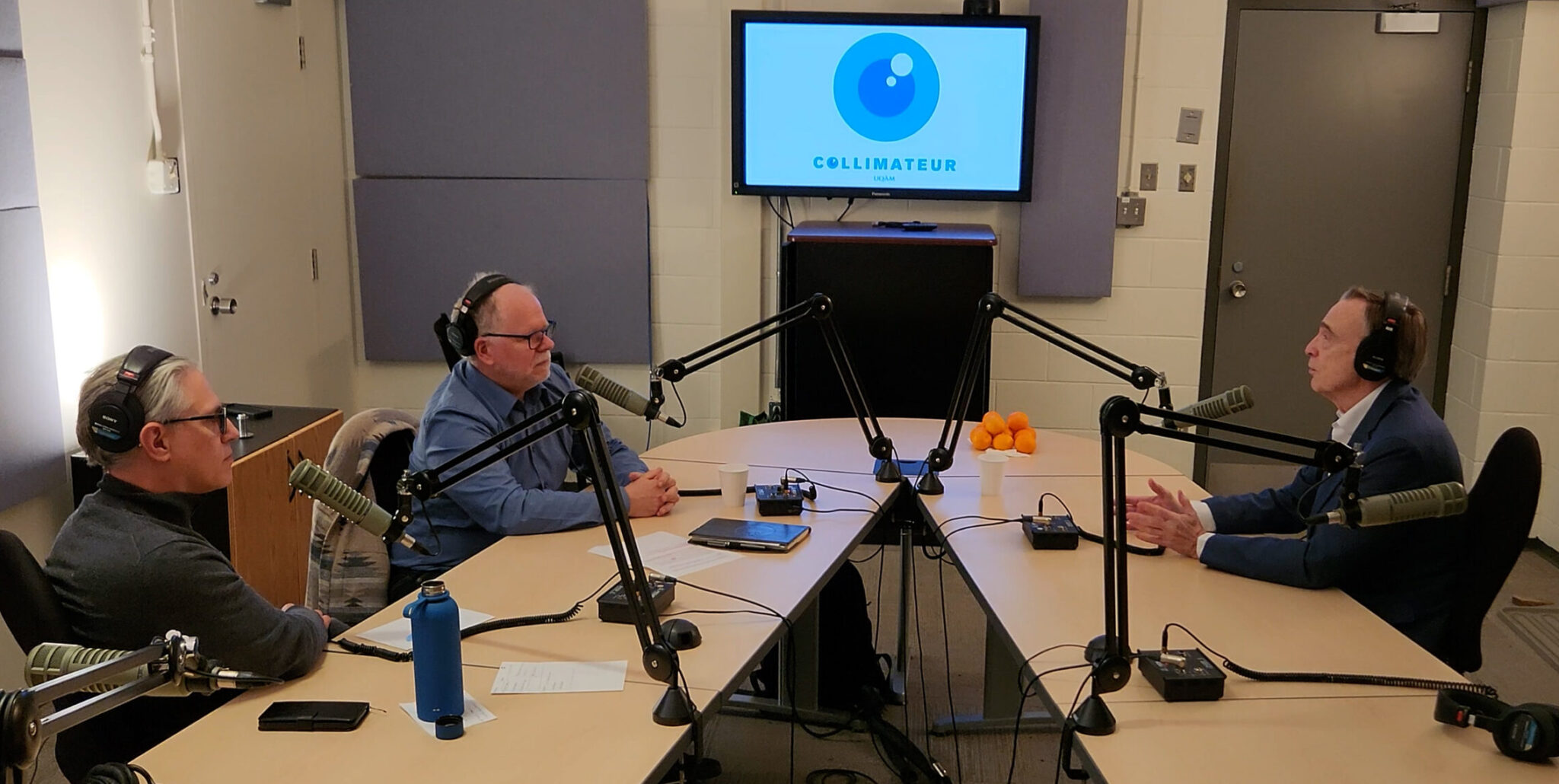 Alexandre Bédard, Yves Munn et Fabrice Brunet lors de l’enregistrement de l’épisode balado du Collimateur.